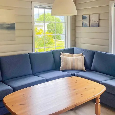 Three-bedroom In 2 *