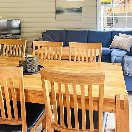 Three-bedroom In 2 Holiday home Jorpeland