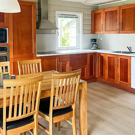 Three-bedroom In 2 * Jorpeland