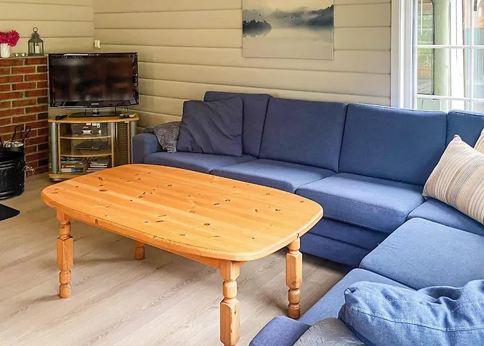 8 Person In Jorpeland-by Traum * Jørpeland